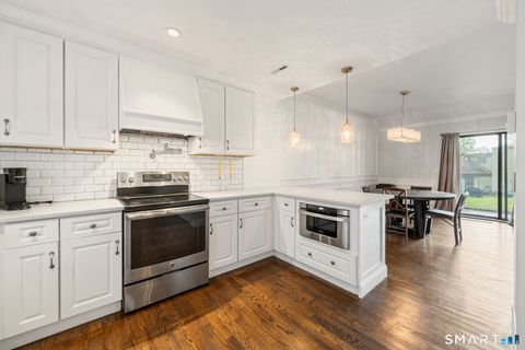 Tiny photo for 122 Heritage Village #B, Southbury, CT 06488 (MLS # 24169870)