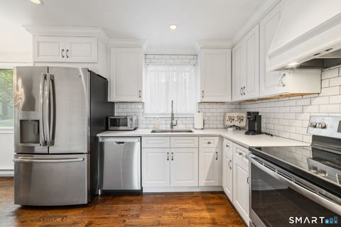 Tiny photo for 122 Heritage Village #B, Southbury, CT 06488 (MLS # 24169870)