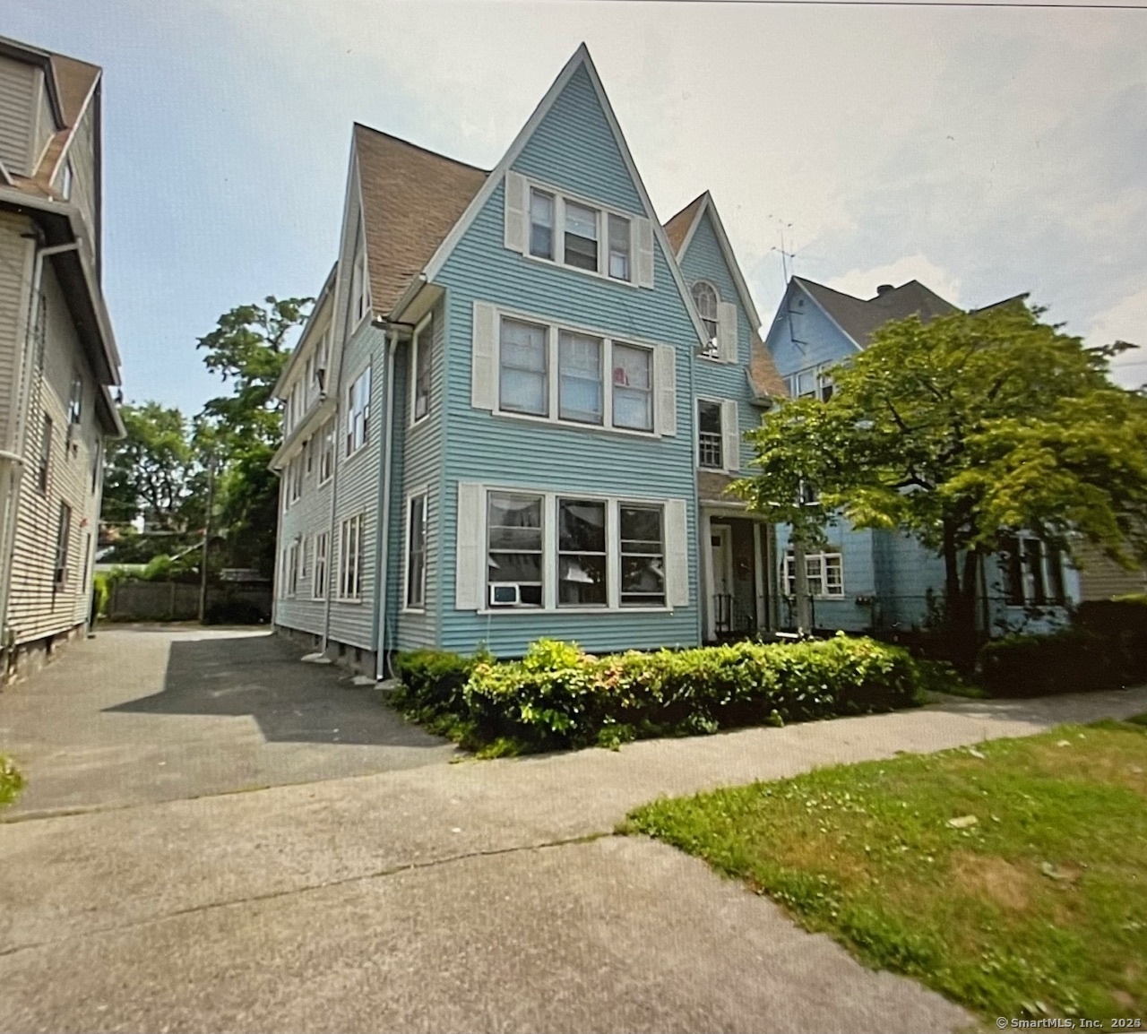 North Avenue 1st Flr, Bridgeport, Connecticut - 5 Bedrooms  
1 Bathrooms  
8 Rooms - 