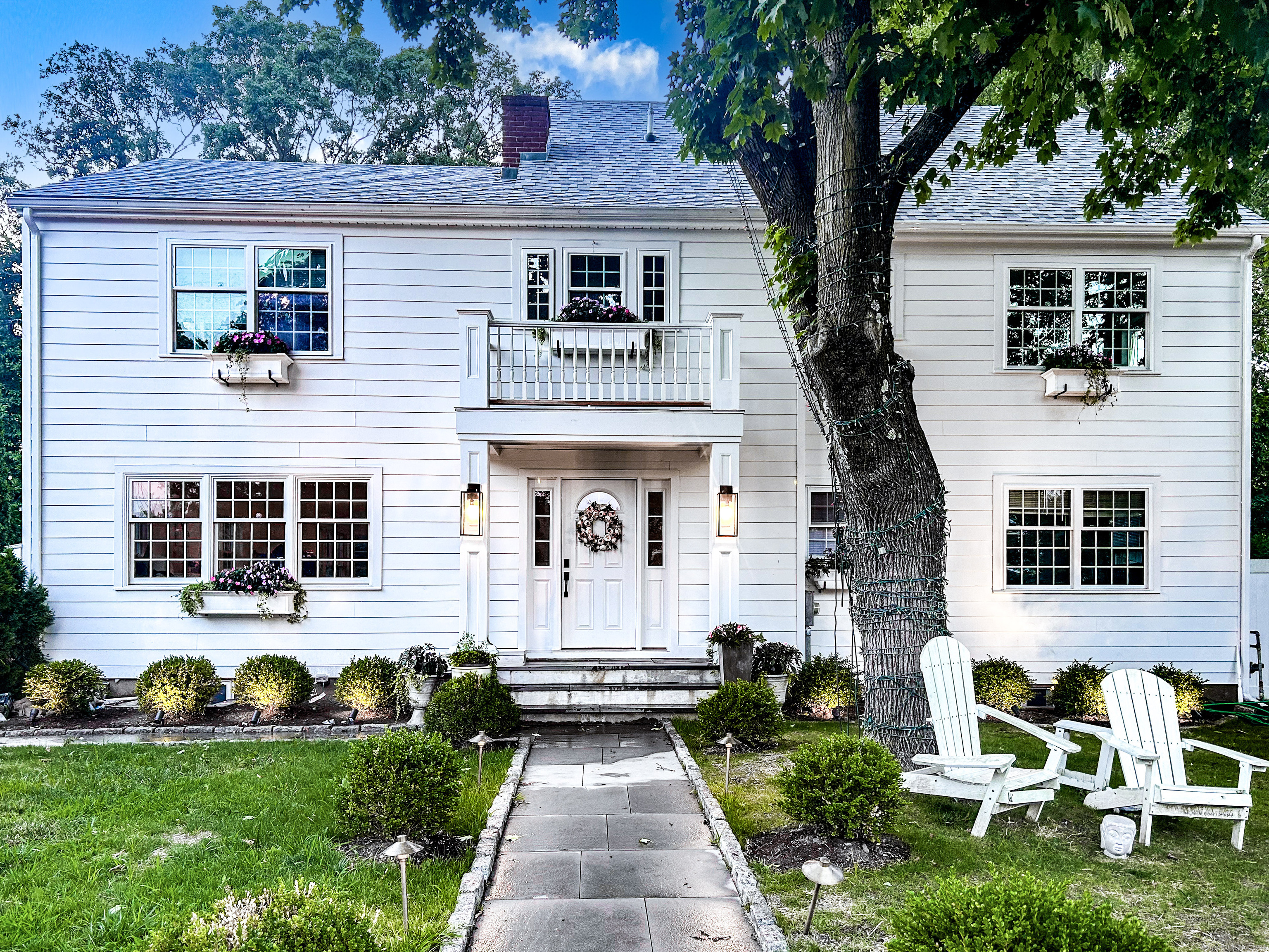 Oak Street, Westport, Connecticut - 5 Bedrooms  
5 Bathrooms  
7 Rooms - 