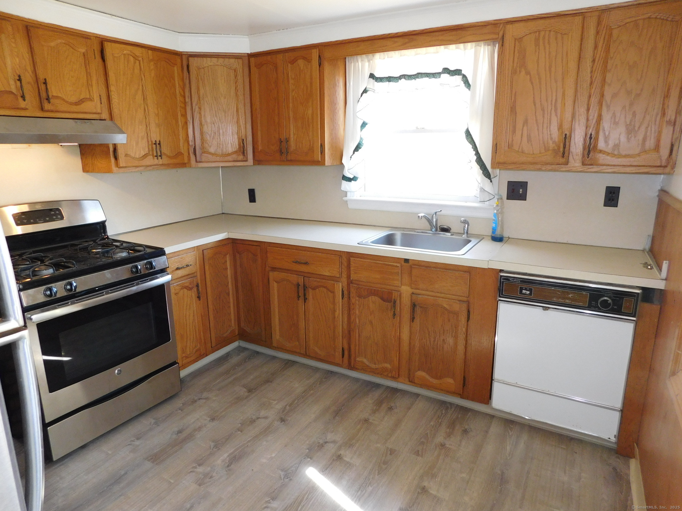 144 Vista Drive, East Haven, Connecticut image 5