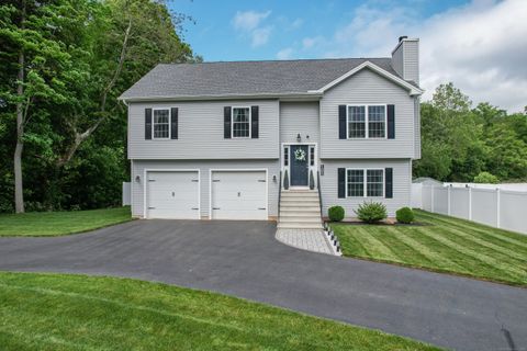 Homes For Sale - 105 Hidden Pines Circle<br/> Meriden, CT 06451