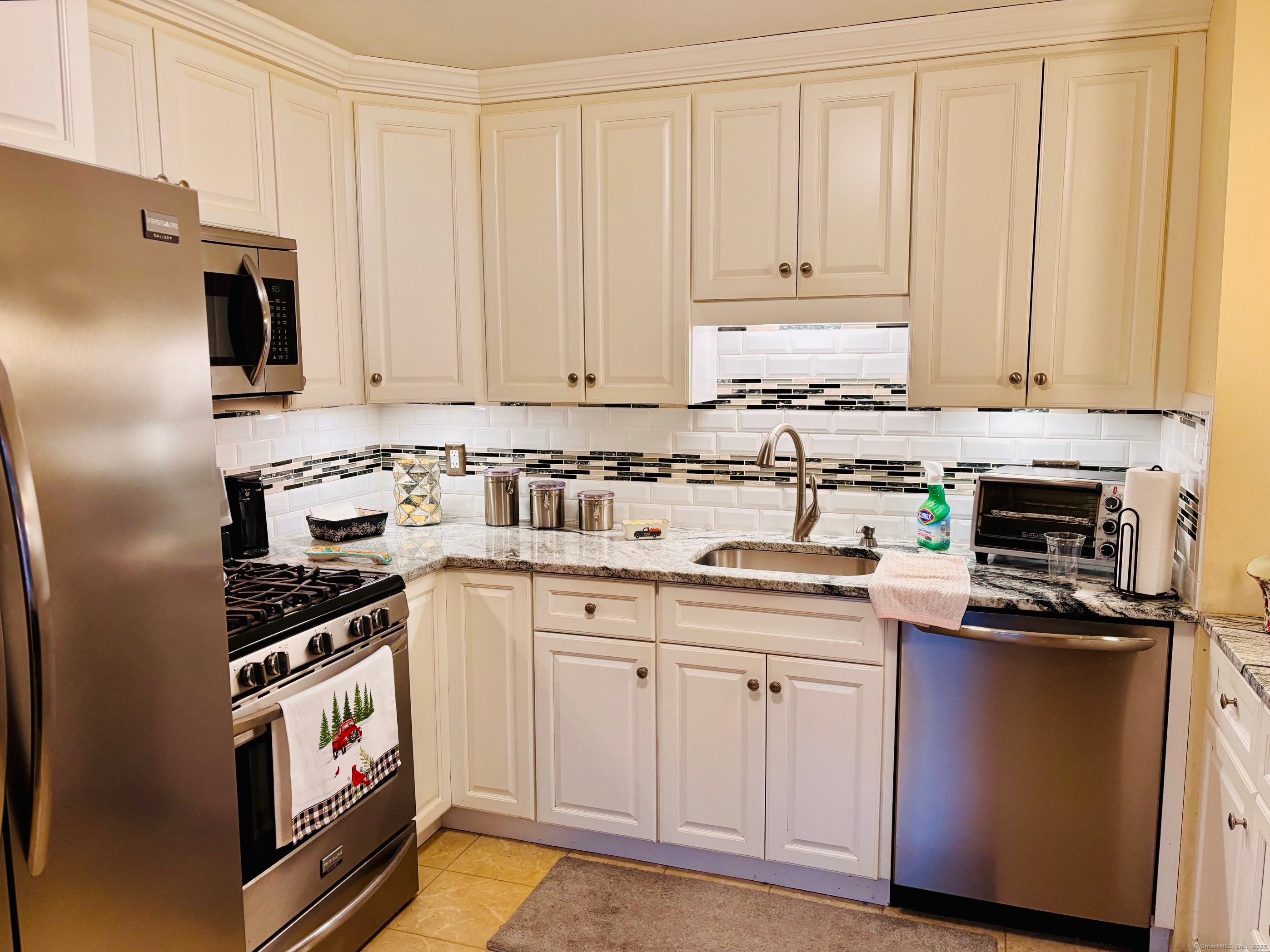 22 Kindle Lane, Derby, Connecticut image 11
