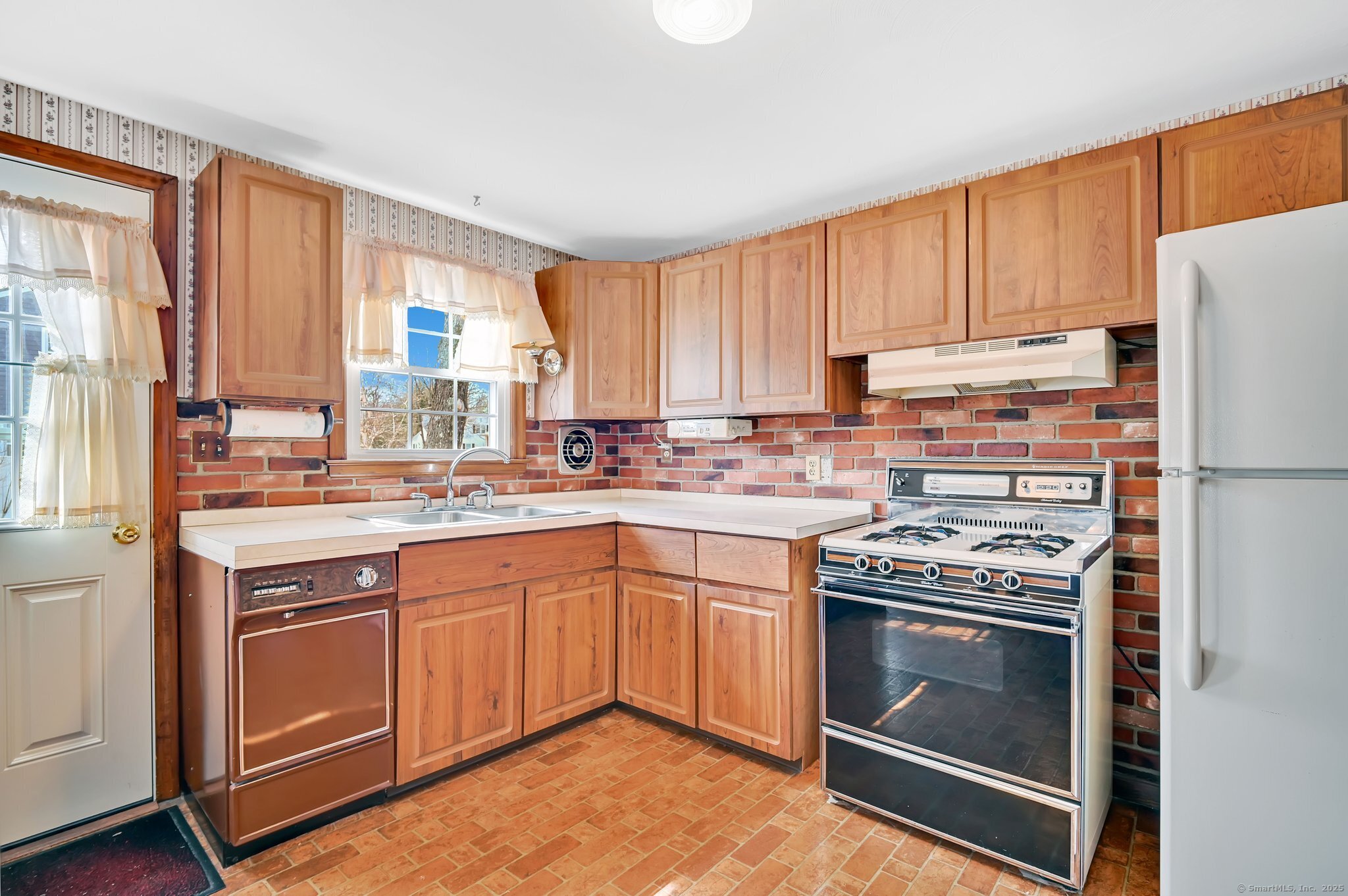 51 Depietro Drive, East Hartford, Connecticut image 9