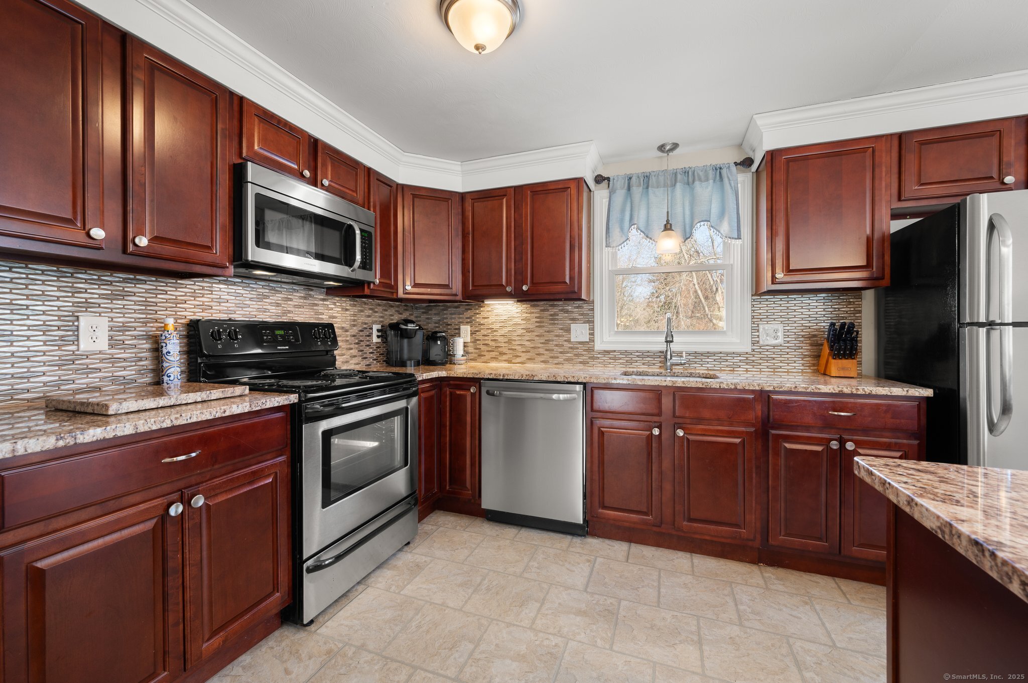 225 Thames Street, New London, Connecticut image 8