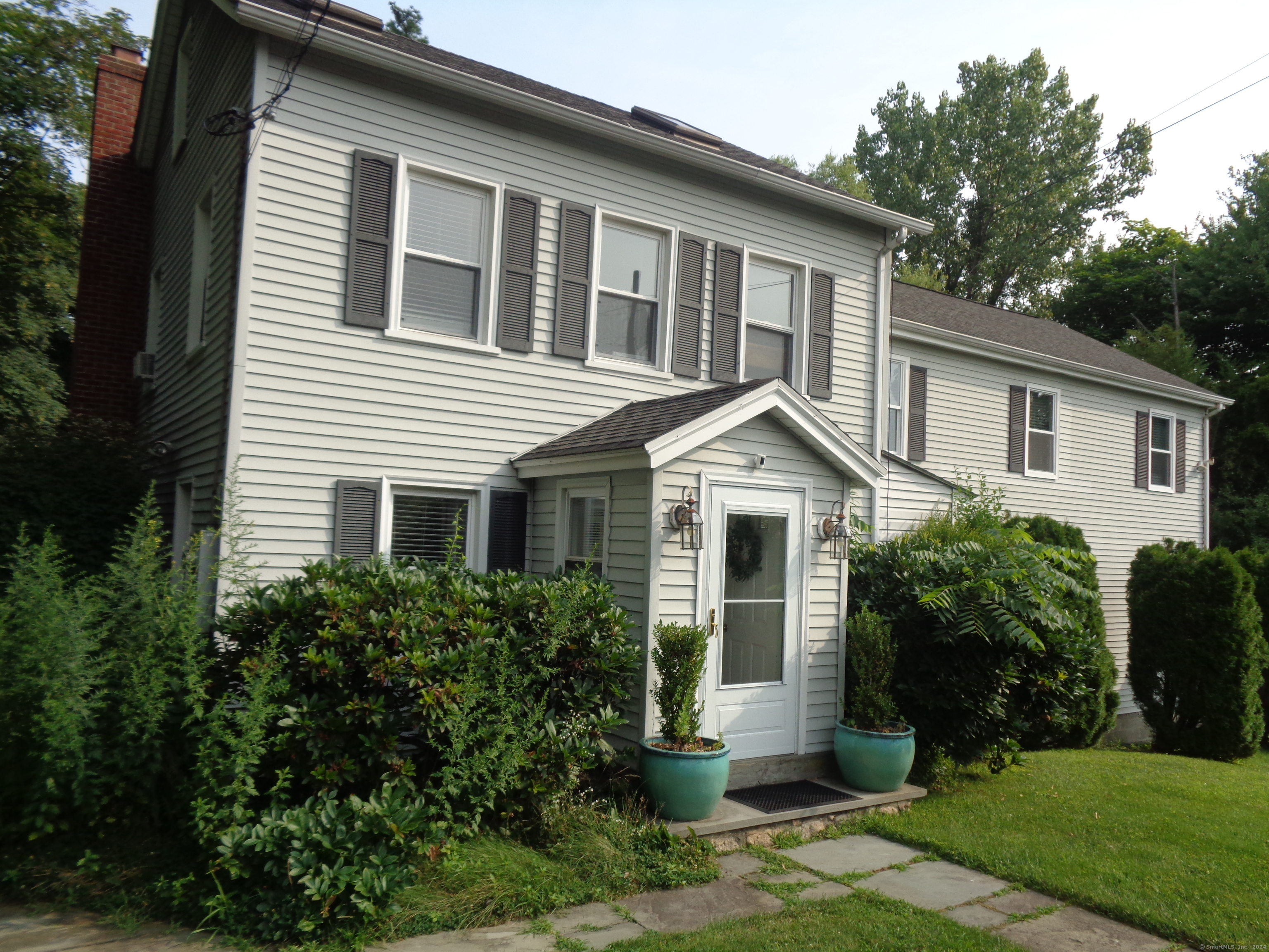 Rental Property at 77 Linden Avenue, Darien, Connecticut - Bedrooms: 4 
Bathrooms: 4 
Rooms: 7  - $4,300 MO.