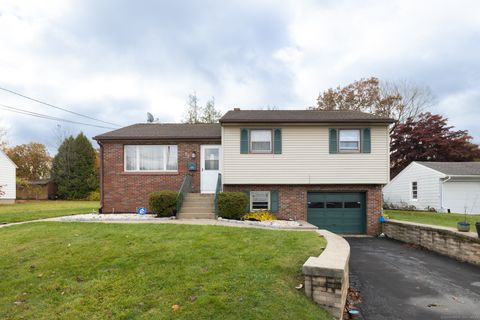 Photo of 87 Highland Drive, Waterbury, CT 06708 (MLS # 24137319)