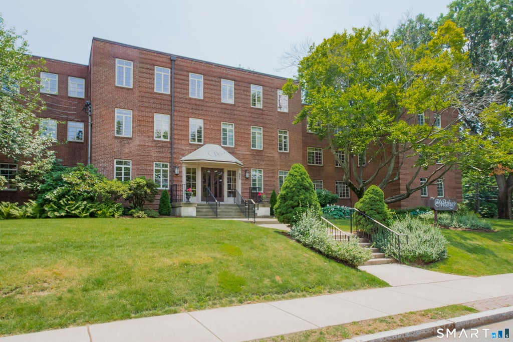 Photo of 869 Farmington Avenue #103, West Hartford, CT 06119 (MLS # 24207839)