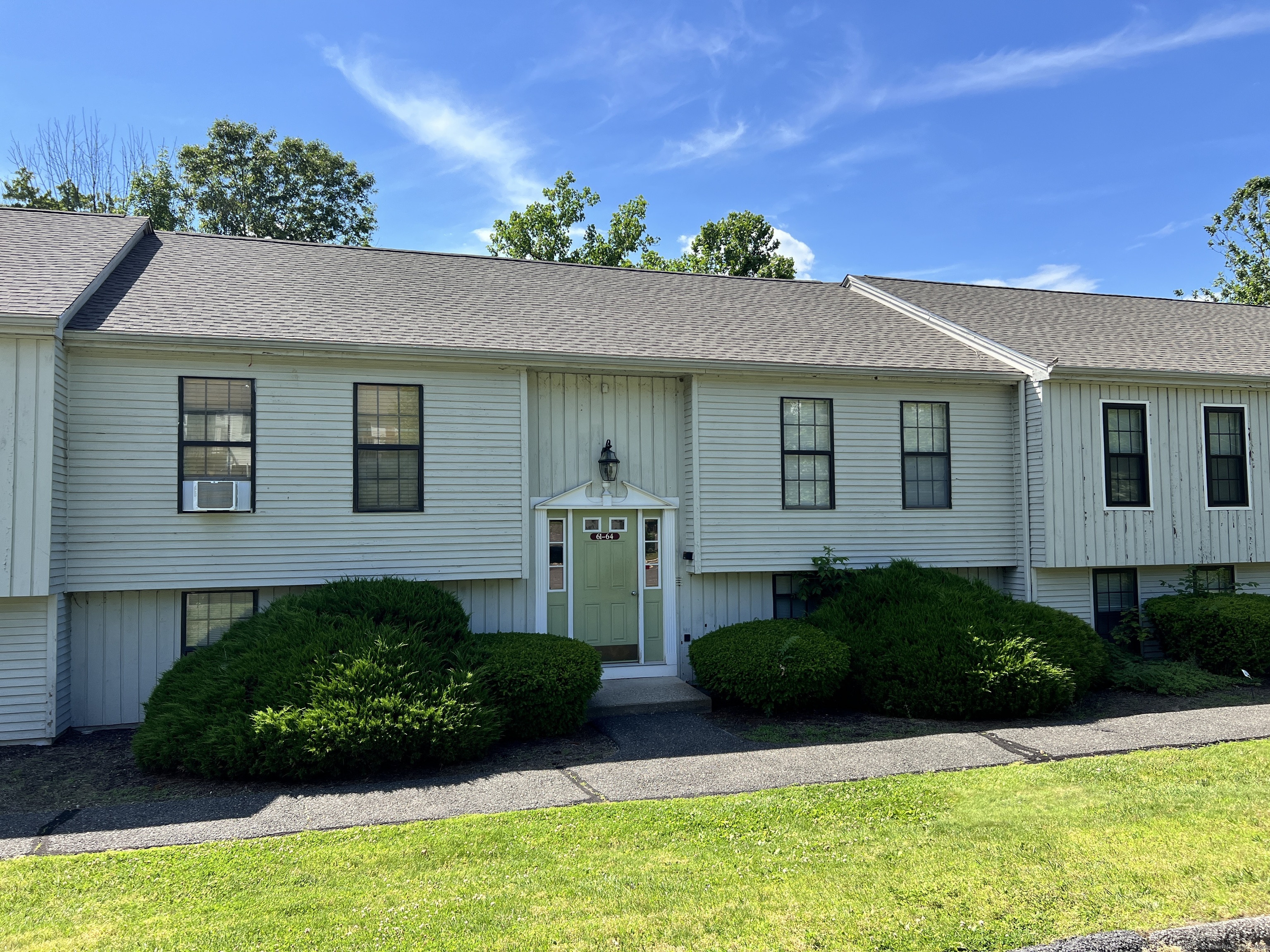 Aspetuck Village, New Milford, Connecticut - 1 Bedrooms  
1 Bathrooms  
3 Rooms - 