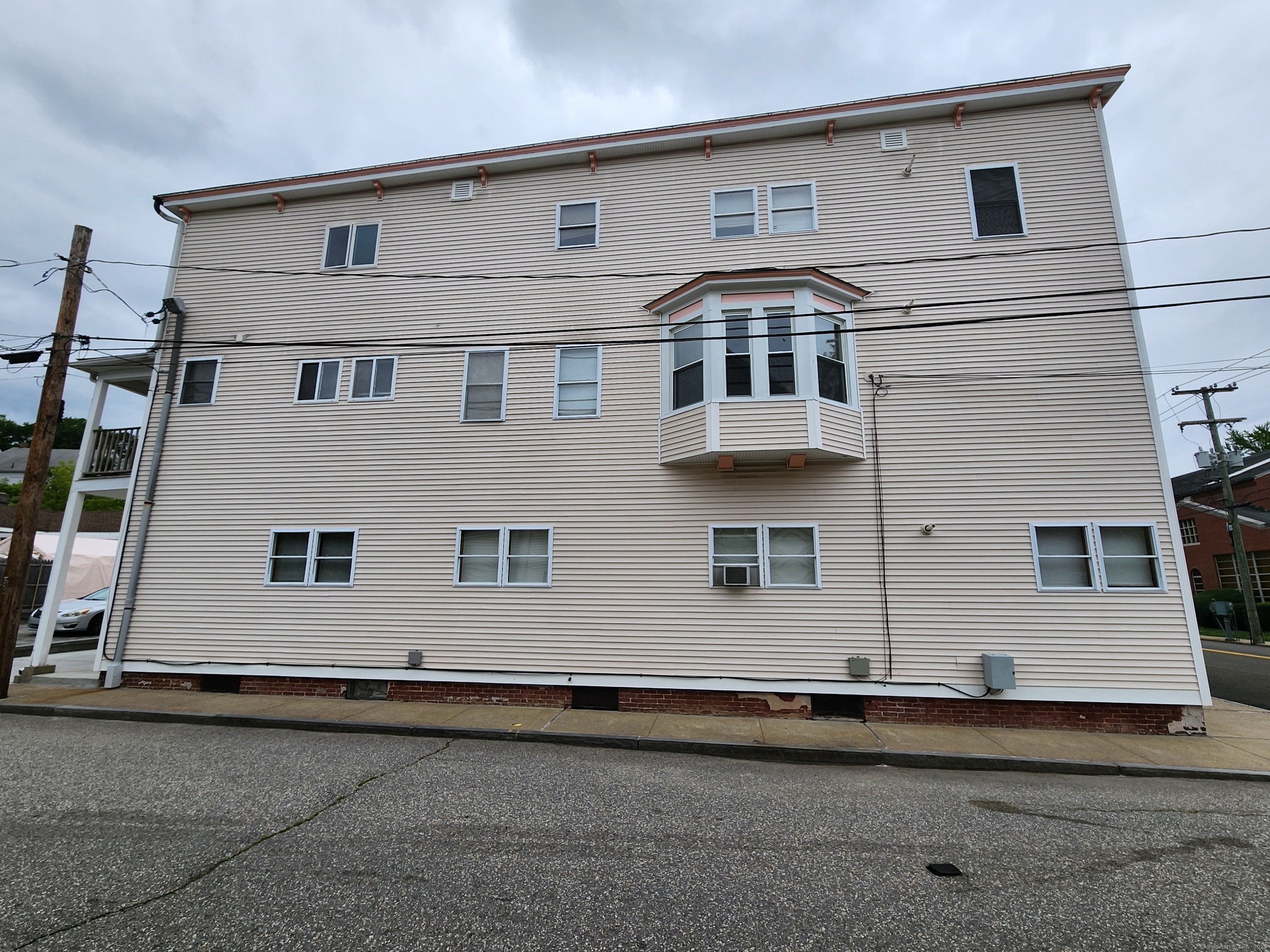 18 Hunters Avenue