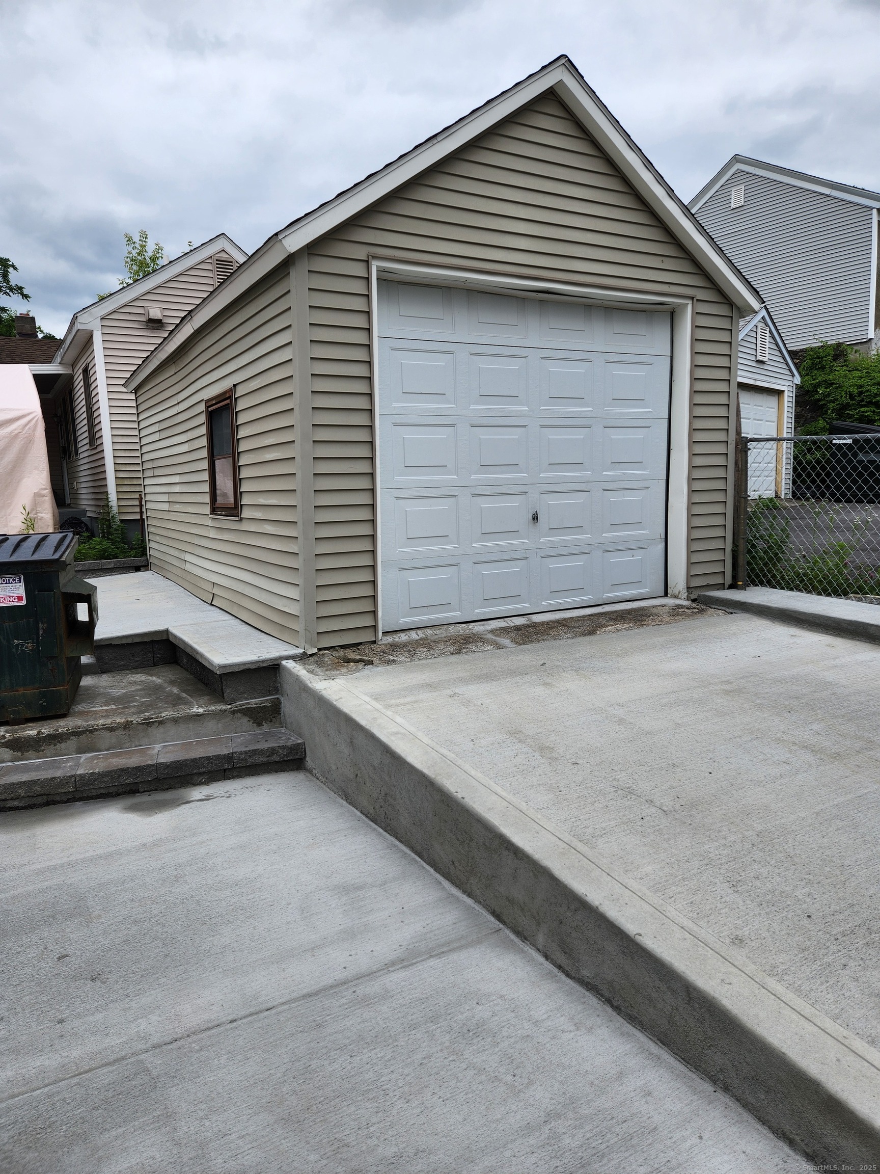 18 Hunters Avenue