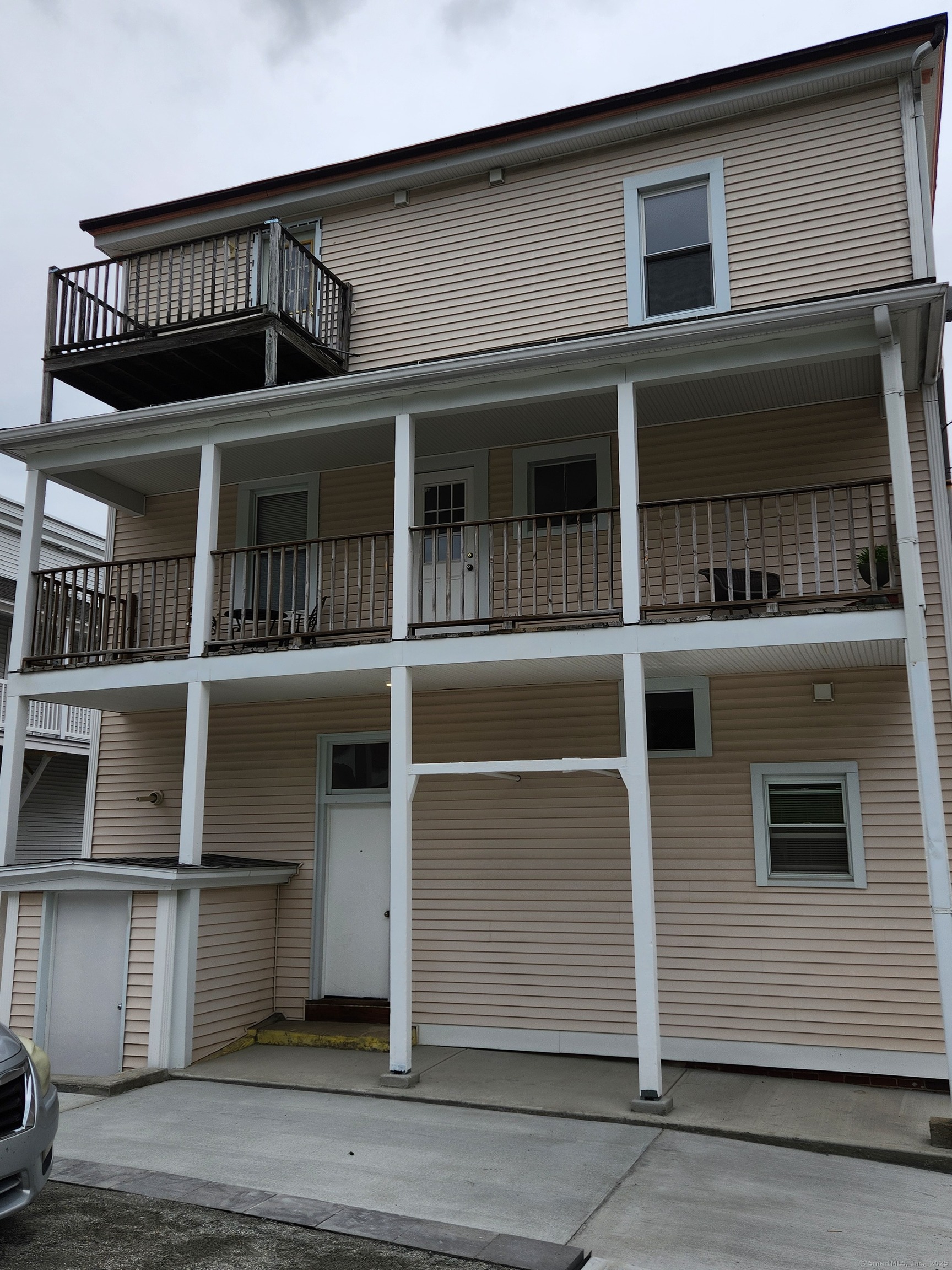 18 Hunters Avenue