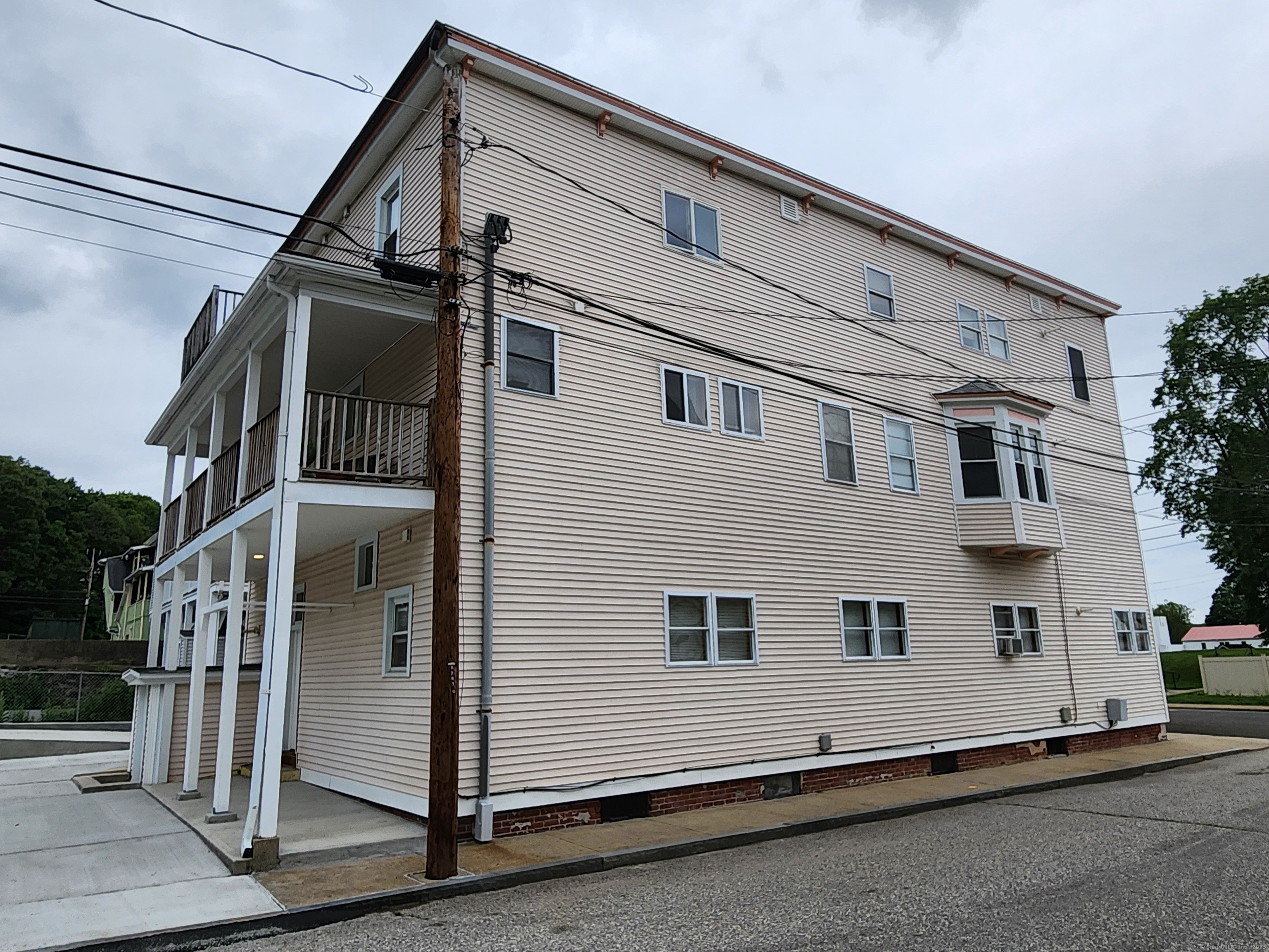 18 Hunters Avenue