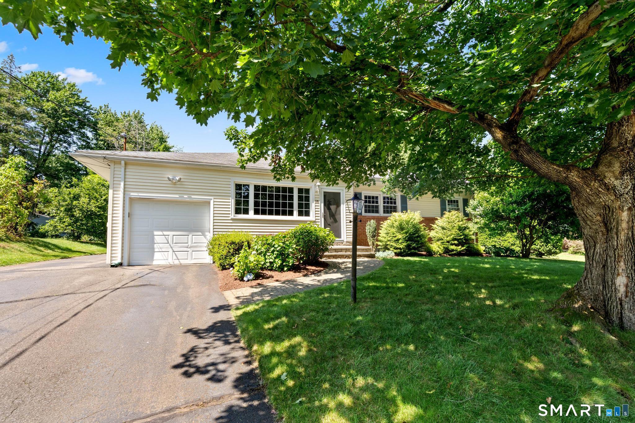 16 East Maxwell Drive