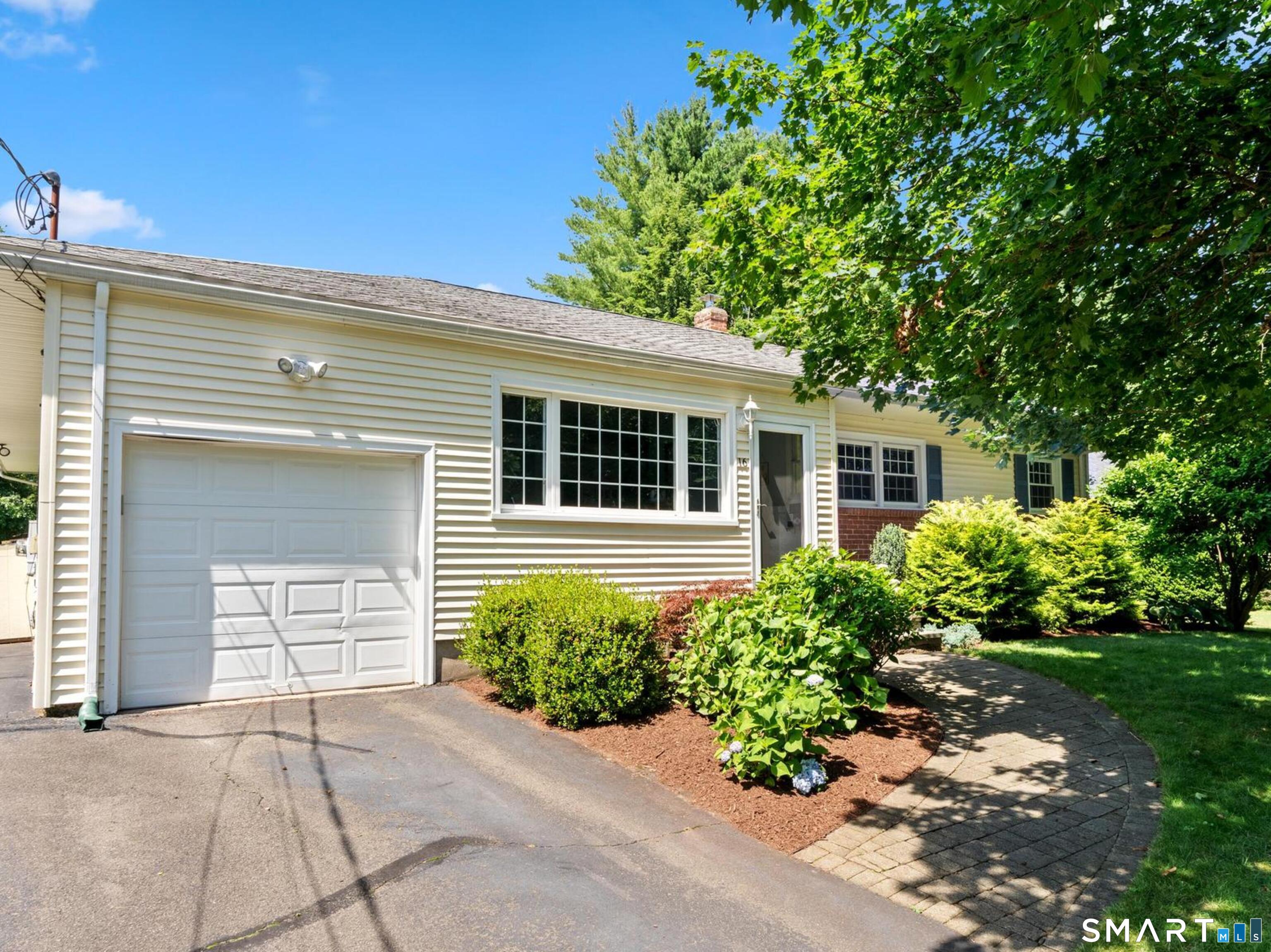 16 East Maxwell Drive