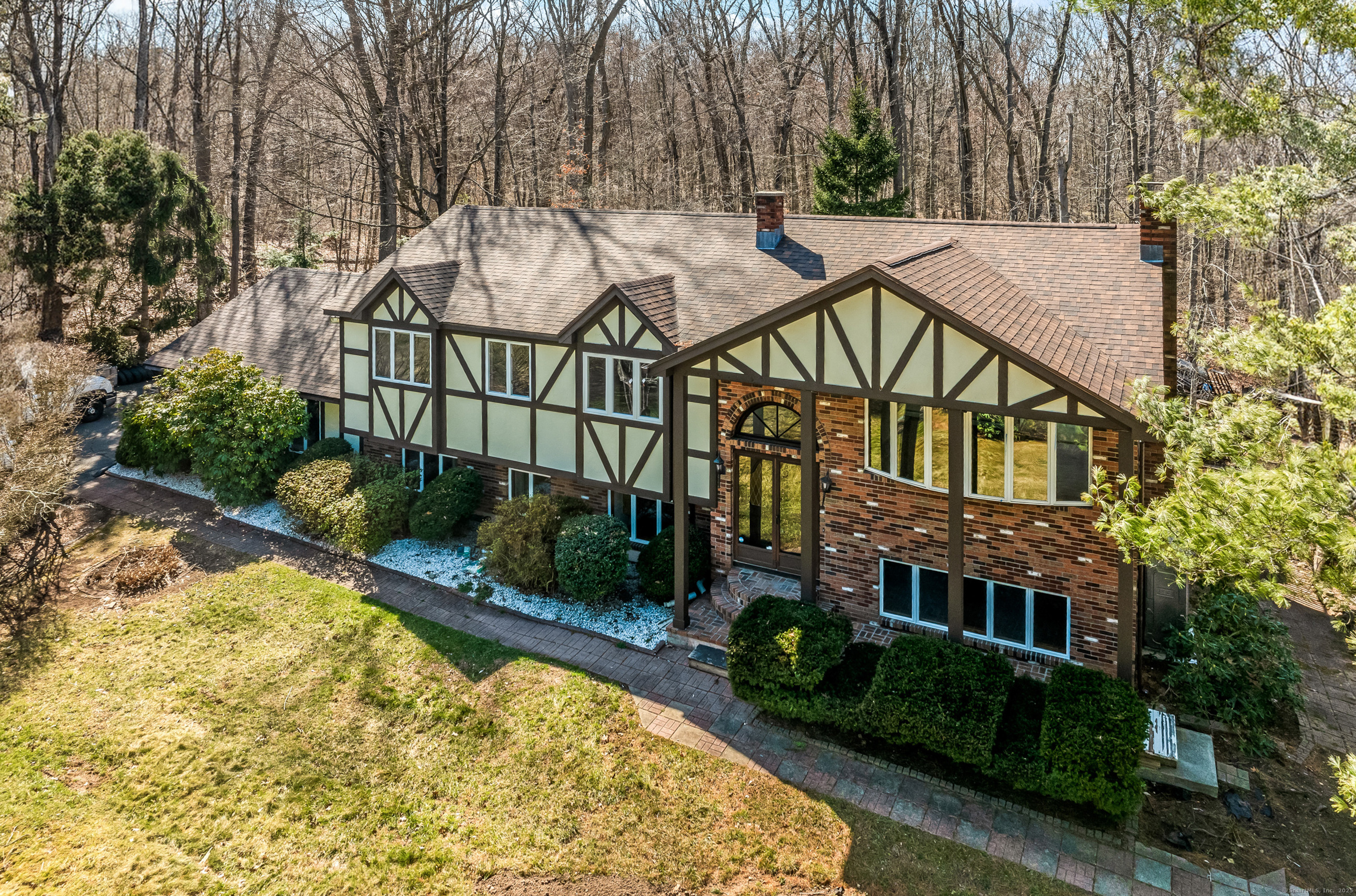Cloudland Road, North Haven, Connecticut - 4 Bedrooms  
3 Bathrooms  
9 Rooms - 