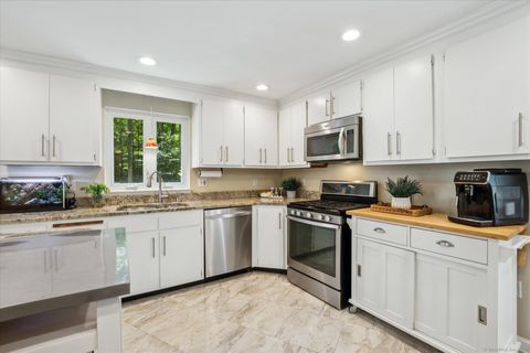 Tiny photo for 25 Tall Wood Hollow, Avon, CT 06001 (MLS # 24108264)