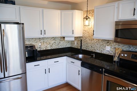 Tiny photo for 25 W Silver Street #25, Middletown, CT 06457 (MLS # 24163138)