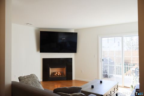 Tiny photo for 25 W Silver Street #25, Middletown, CT 06457 (MLS # 24163138)