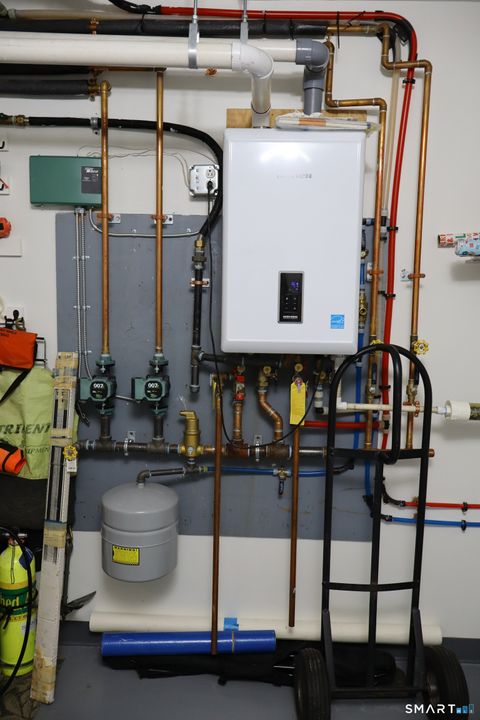 Tiny photo for 25 W Silver Street #25, Middletown, CT 06457 (MLS # 24163138)