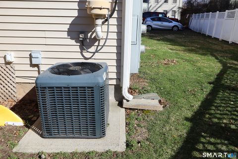 Tiny photo for 25 W Silver Street #25, Middletown, CT 06457 (MLS # 24163138)