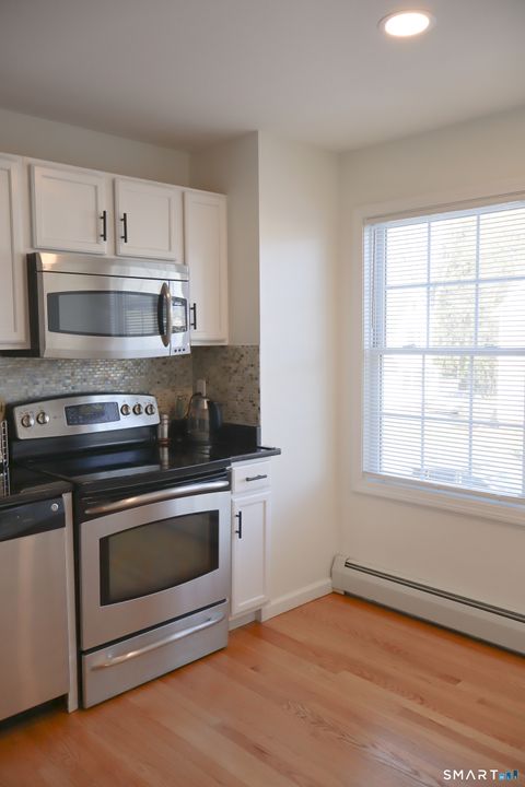 Tiny photo for 25 W Silver Street #25, Middletown, CT 06457 (MLS # 24163138)