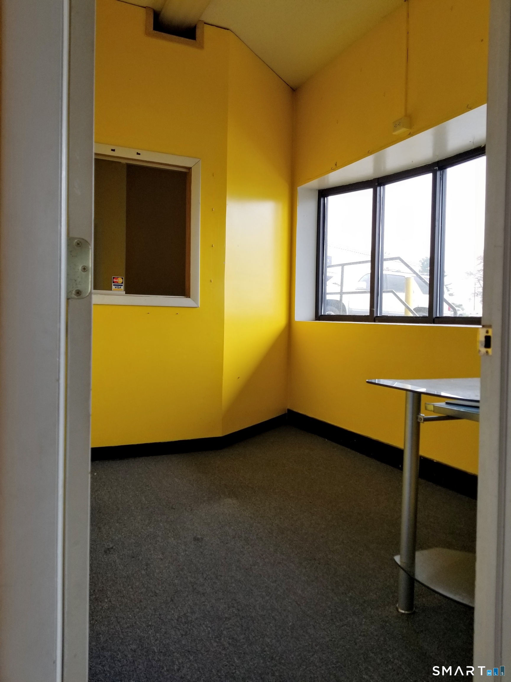 122 Prospect Hill Road 16-17