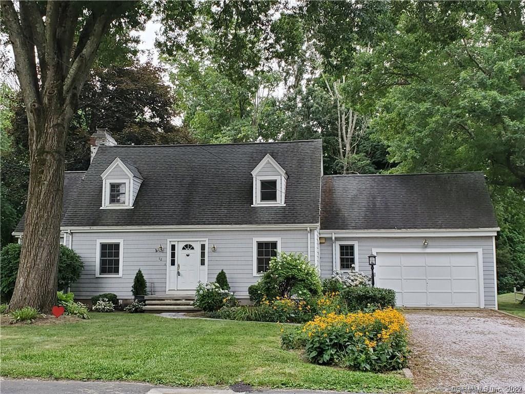 Muirfield Drive, Orange, Connecticut - 3 Bedrooms  
3 Bathrooms  
8 Rooms - 
