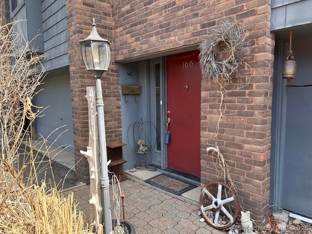 Rental Property at Trolley Crossing Lane 166, Middletown, Connecticut - Bedrooms: 2 
Bathrooms: 2 
Rooms: 5  - $2,000 MO.