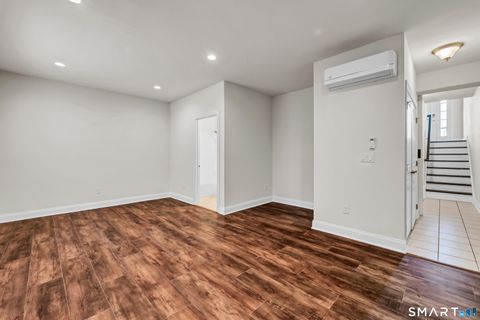 Tiny photo for 10 Putnam Lane #10, Danbury, CT 06810 (MLS # 24144602)