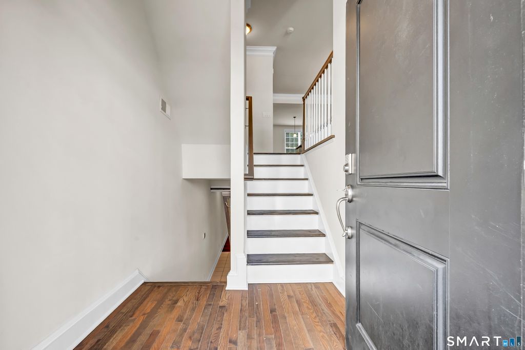 Photo of 10 Putnam Lane #10, Danbury, CT 06810 (MLS # 24144602)