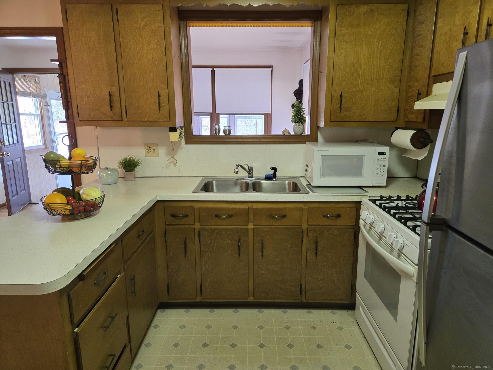 179 Spring Street, Windsor Locks, Connecticut image 3