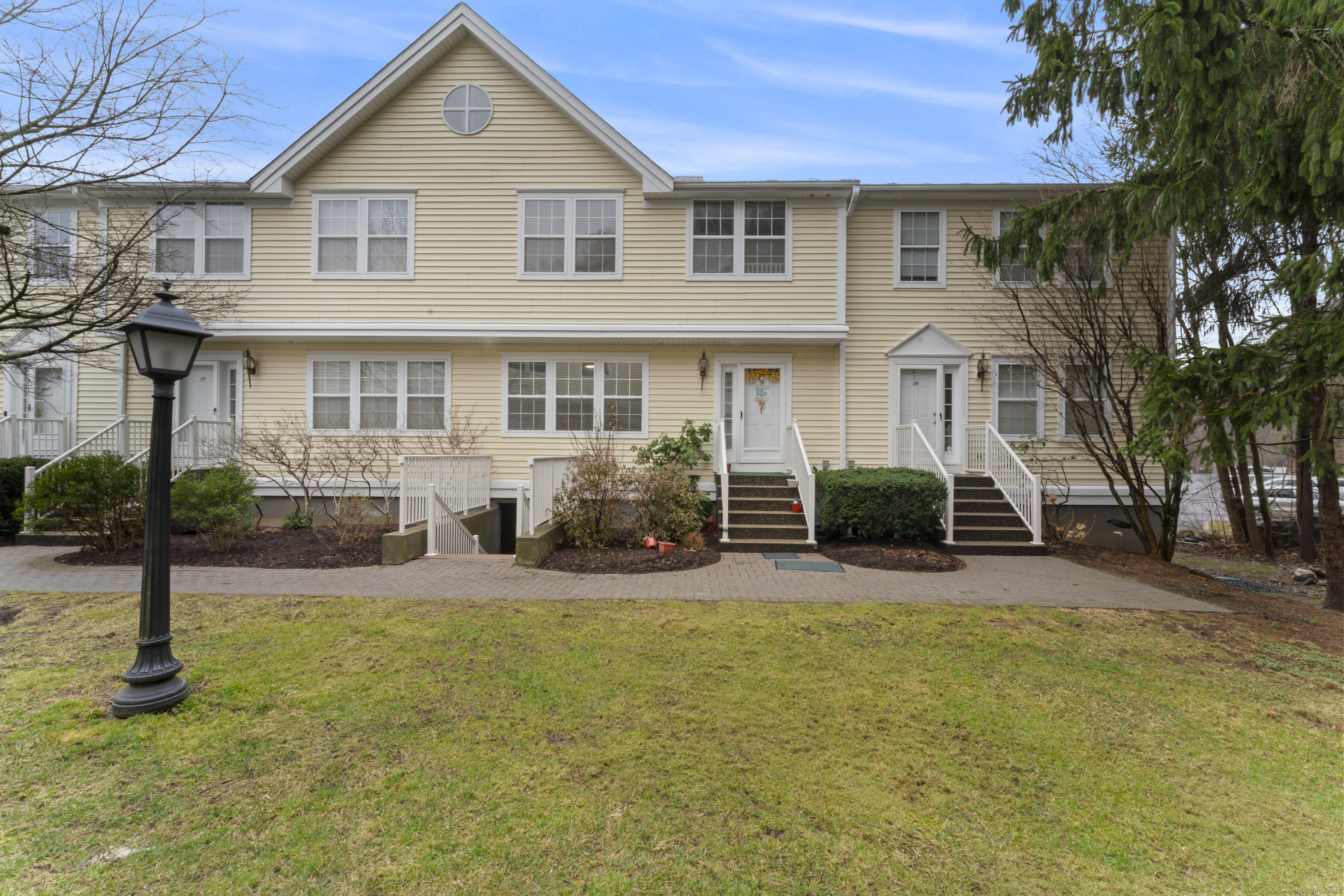 Property for Sale at Danbury Road Apt 38, Ridgefield, Connecticut - Bedrooms: 2 
Bathrooms: 3 
Rooms: 5  - $495,000
