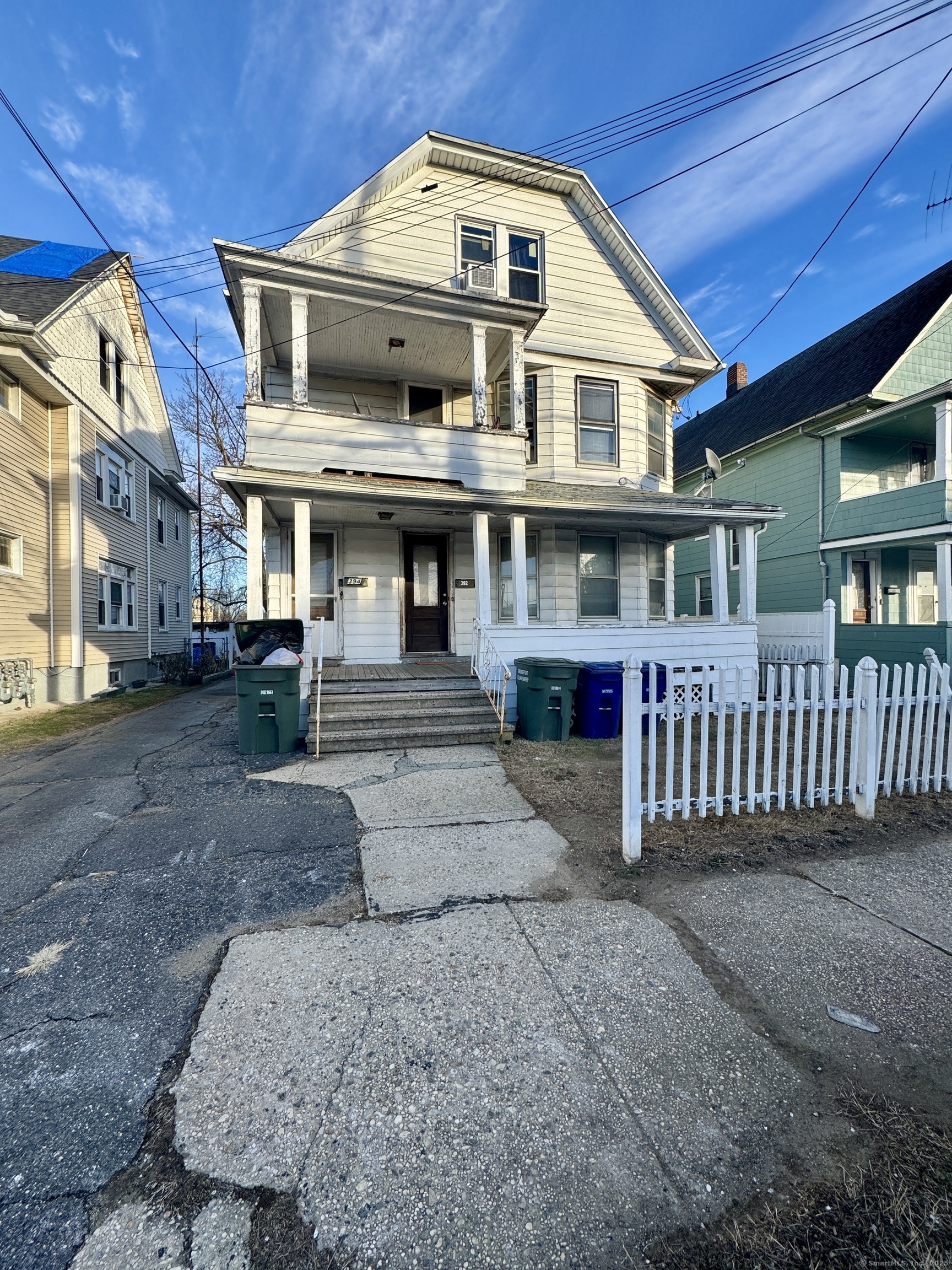 Bishop Avenue, Bridgeport, Connecticut - 5 Bedrooms  
2 Bathrooms  
9 Rooms - 