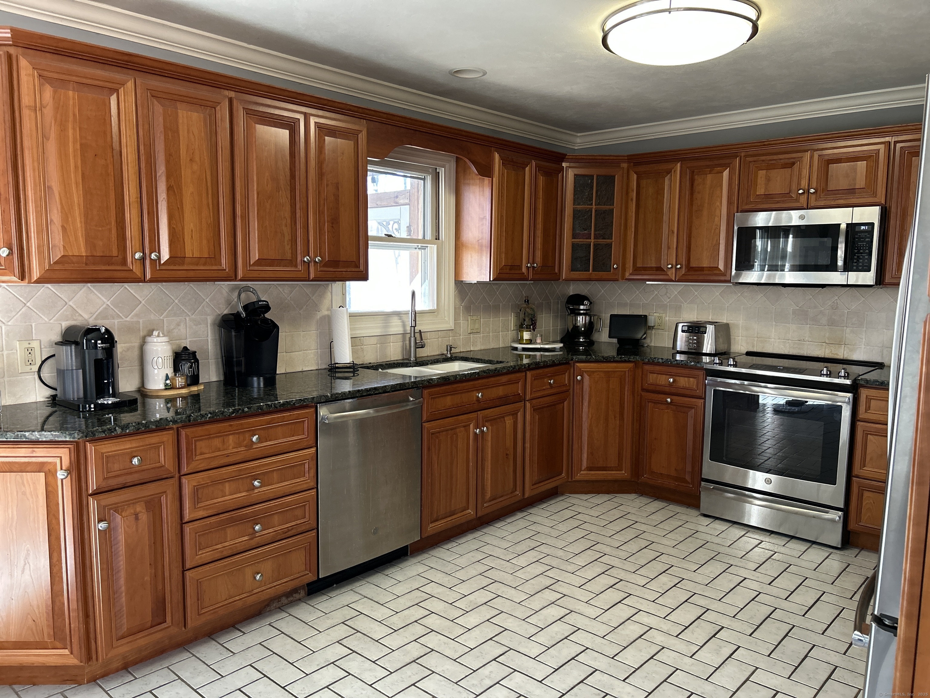 7 Varian Drive, Danbury, Connecticut image 9