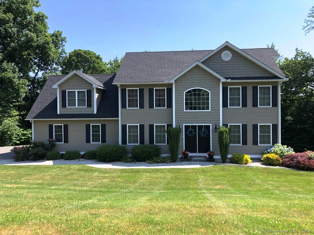 Pembroke Hill Road, Wolcott, Connecticut - 4 Bedrooms  
3 Bathrooms  
8 Rooms - 