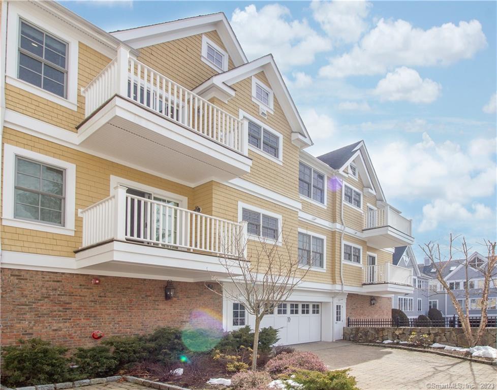 130 Post Road Penthouse, Westport, Connecticut - 2 Bedrooms  
2 Bathrooms  
6 Rooms - 