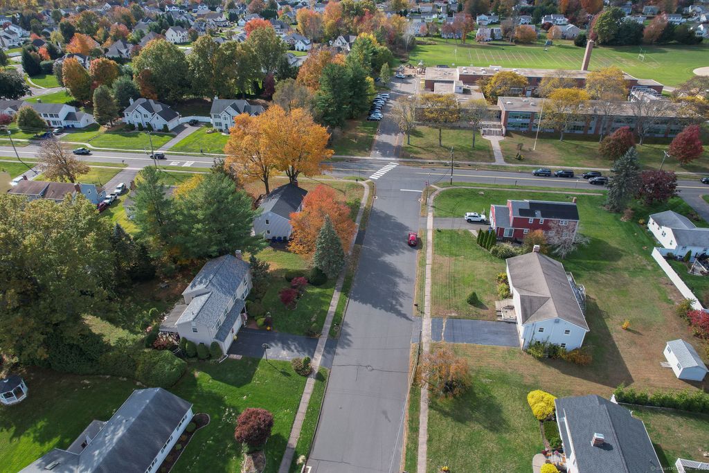 Photo of 16 Glenwood Drive, Wethersfield, CT 06109 (MLS # 24135695)