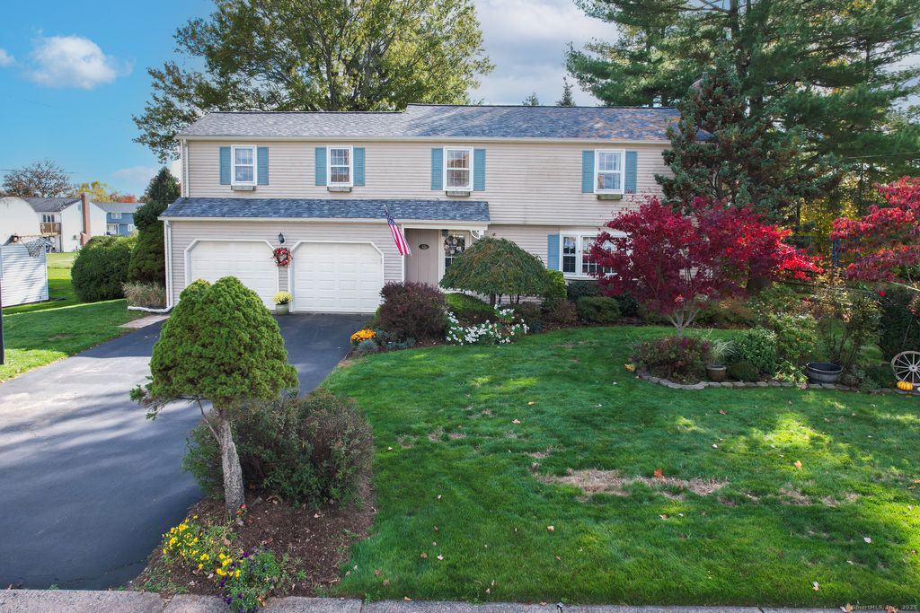 Photo of 16 Glenwood Drive, Wethersfield, CT 06109 (MLS # 24135695)