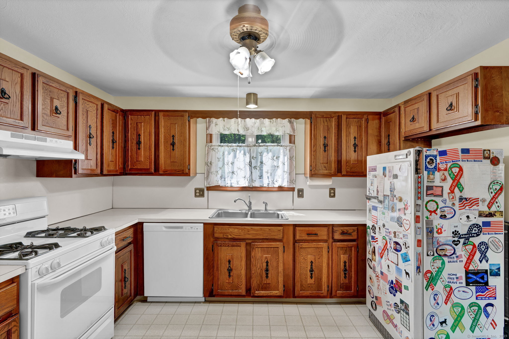 New Britain, Connecticut 06053, United States, 3 Bedrooms Bedrooms, ,2 BathroomsBathrooms,Residential,Pending,159707