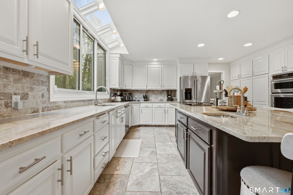 Photo of 59 Greenbriar Road, Oxford, CT 06478 (MLS # 24173679)