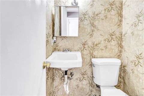 Tiny photo for 309 Terrace Avenue #APT 44, West Haven, CT 06516 (MLS # 24153397)