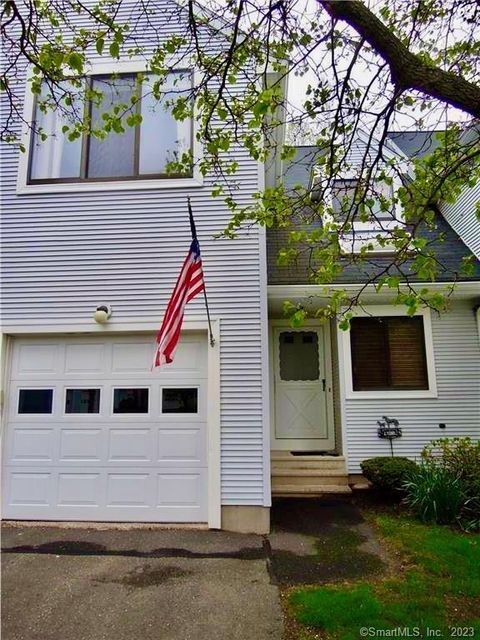 Photo of 15 Woods Run #15, Farmington, CT 06032 (MLS # 24092851)