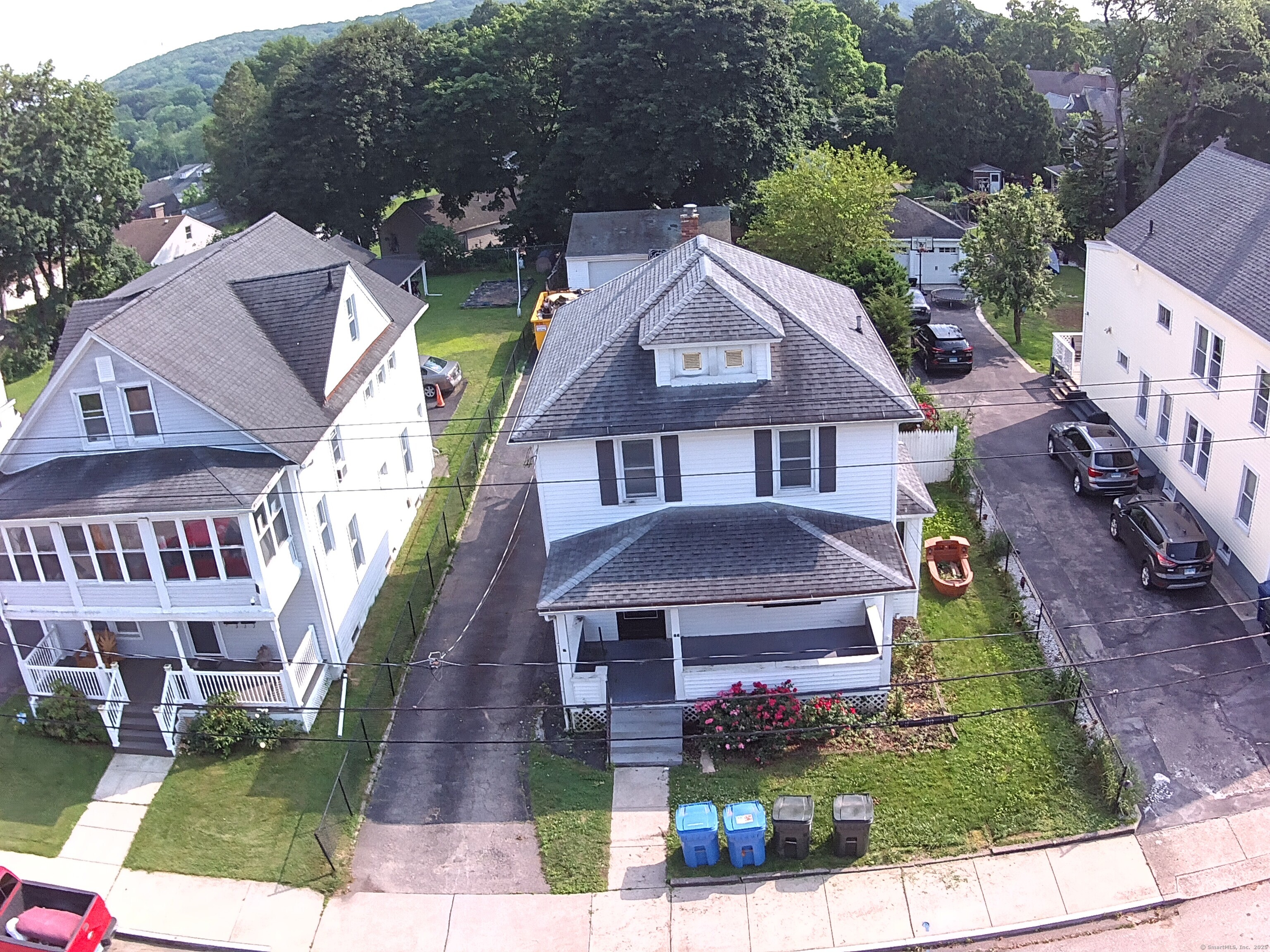 Convent Avenue, Norwich, Connecticut - 4 Bedrooms  
2 Bathrooms  
7 Rooms - 