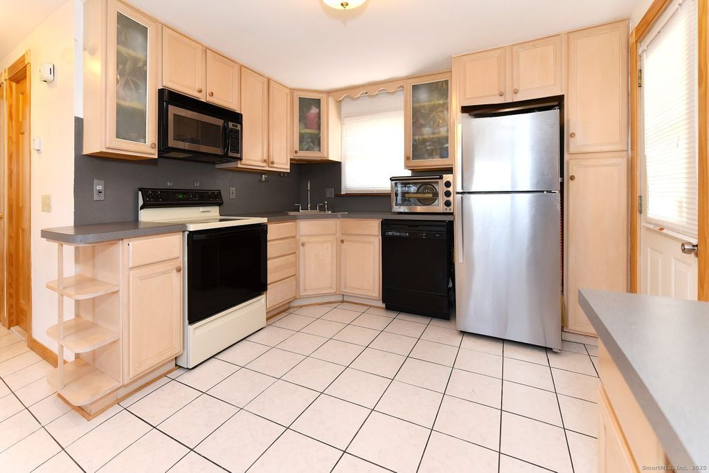 Photo of 31 Broadview Parkway, Middletown, CT 06457 (MLS # 24143714)