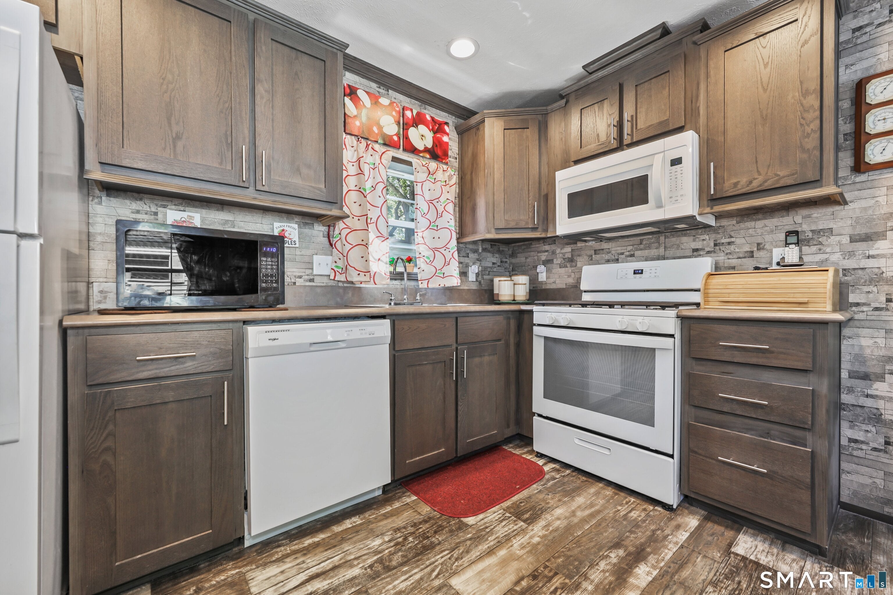 1402 Waterbury Road 4