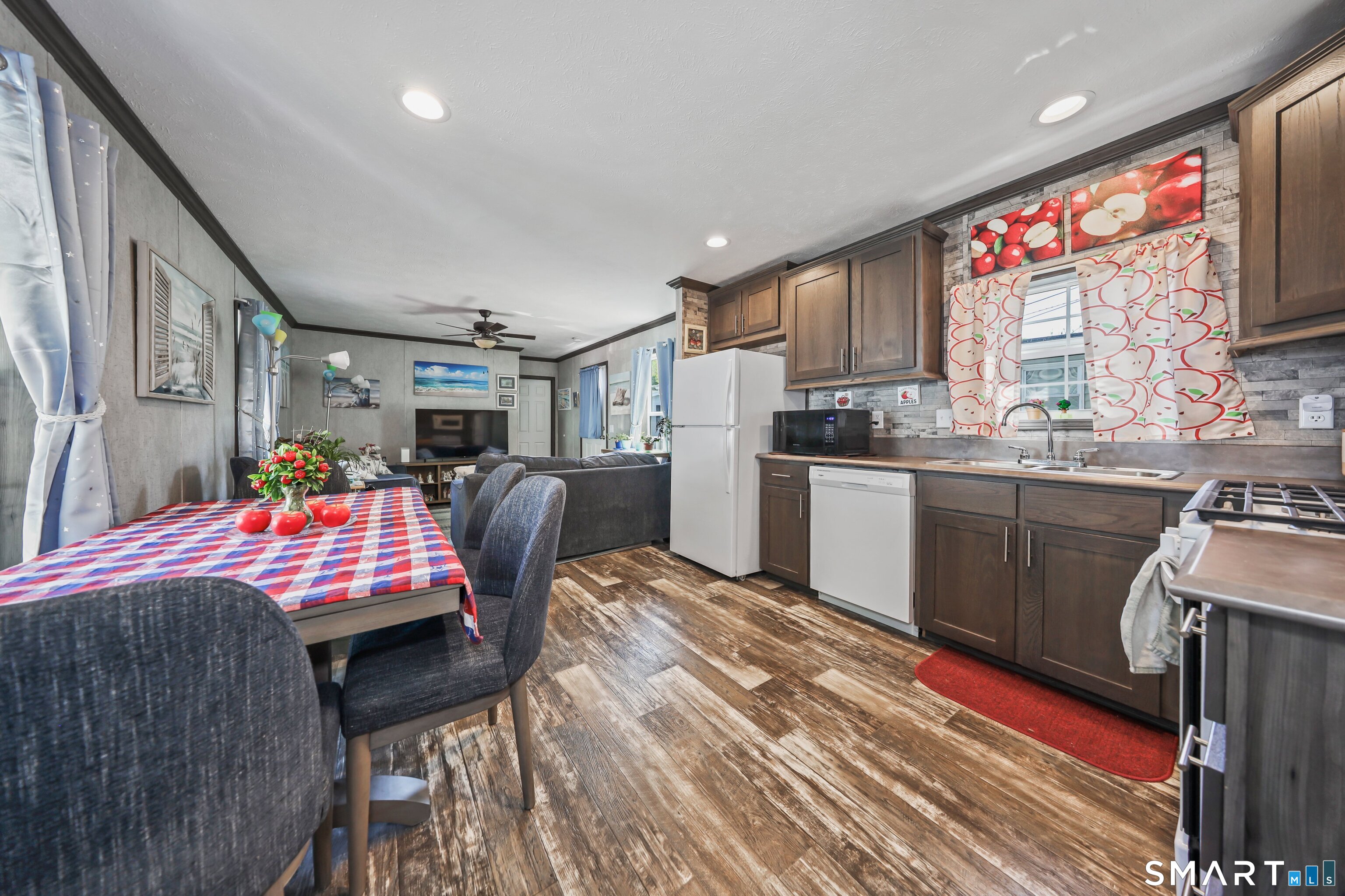 1402 Waterbury Road 4