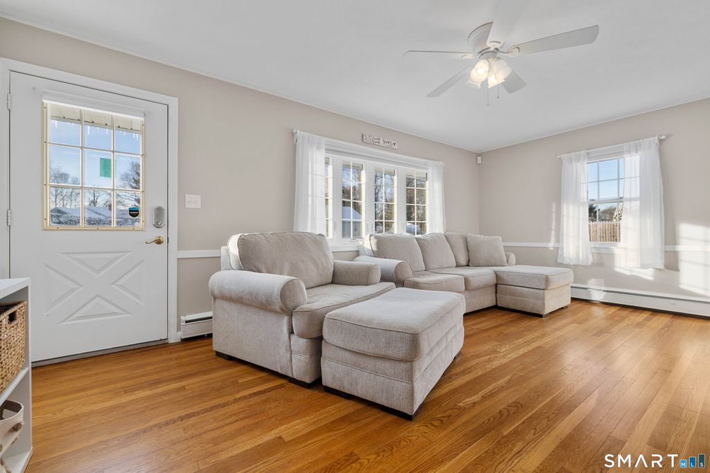 Photo of 5 Faulkner Drive, East Lyme, CT 06357 (MLS # 24146522)