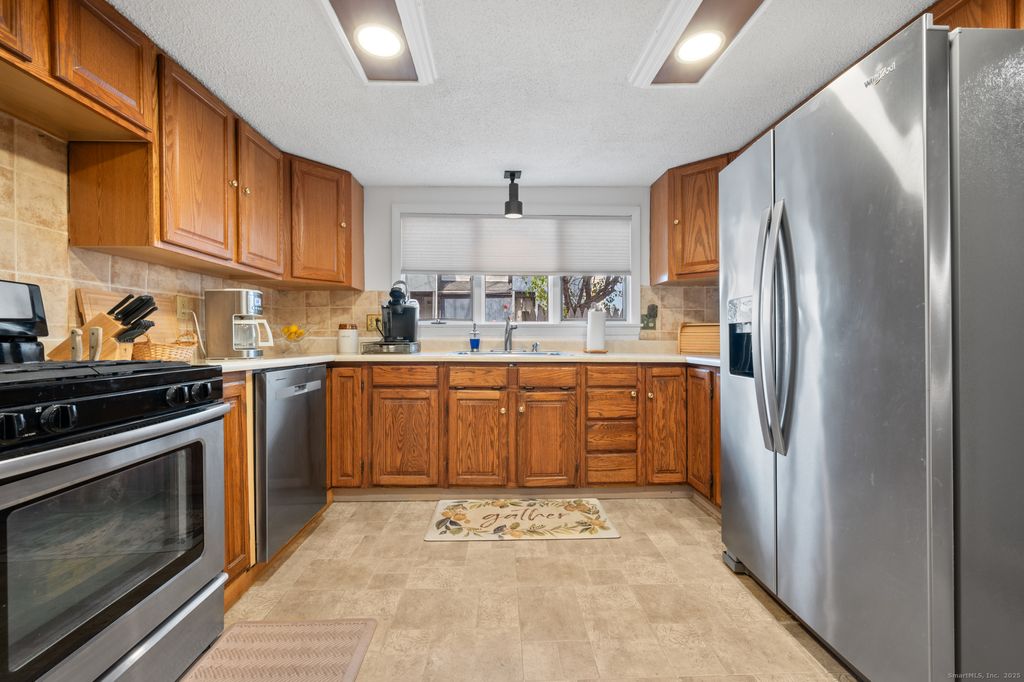 Photo of 9 Cook Street, Manchester, CT 06040 (MLS # 24139458)