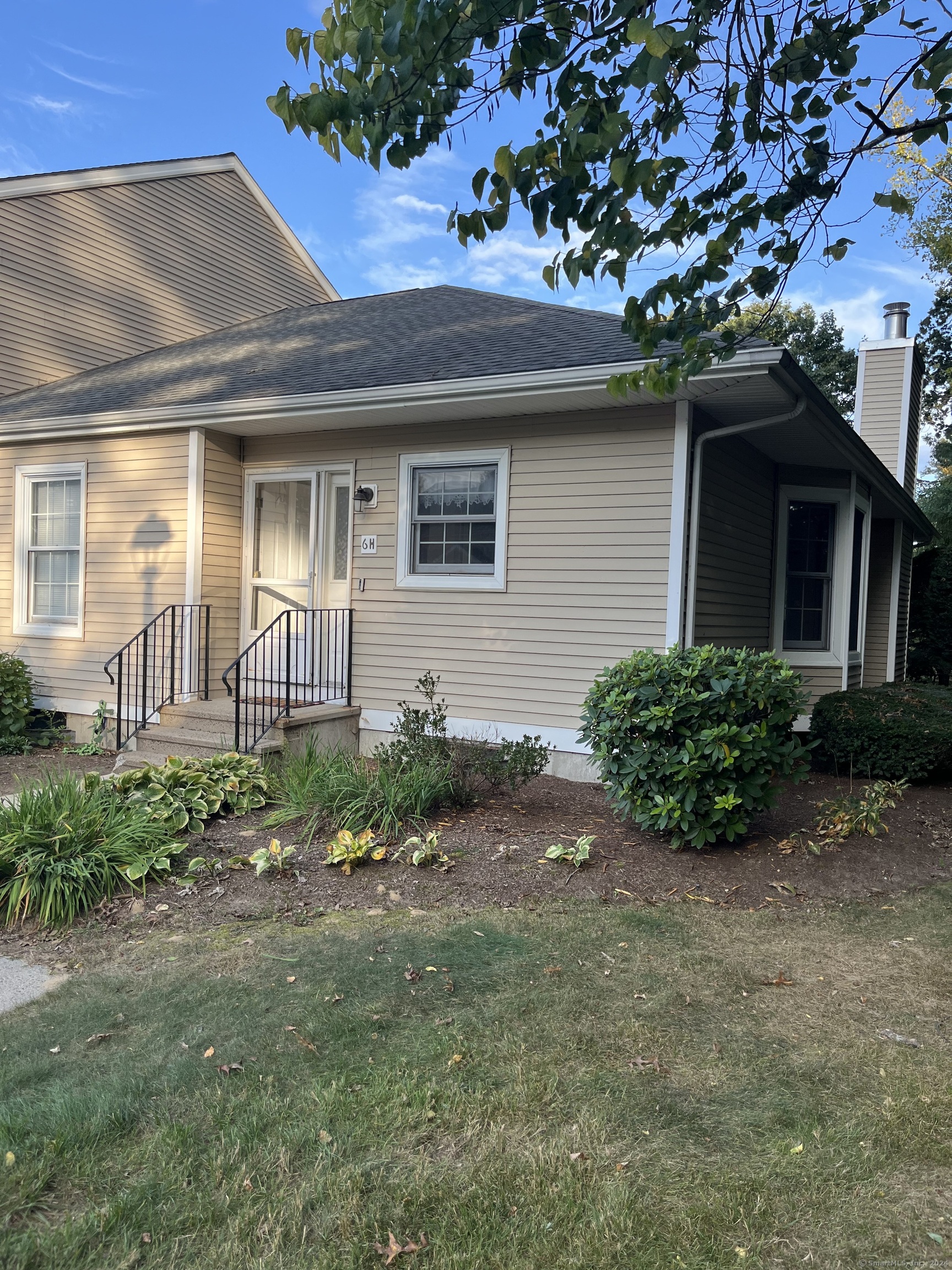 6 The Hamlet Apt H, Enfield, Connecticut - 2 Bedrooms  
2 Bathrooms  
4 Rooms - 